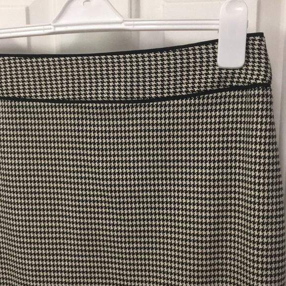 Banana Republic Dresses & Skirts - Banana Republic houndstooth pencil skirt